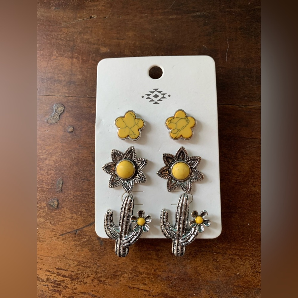 NWT Set of 3 pair of western style flower & cactus earrings